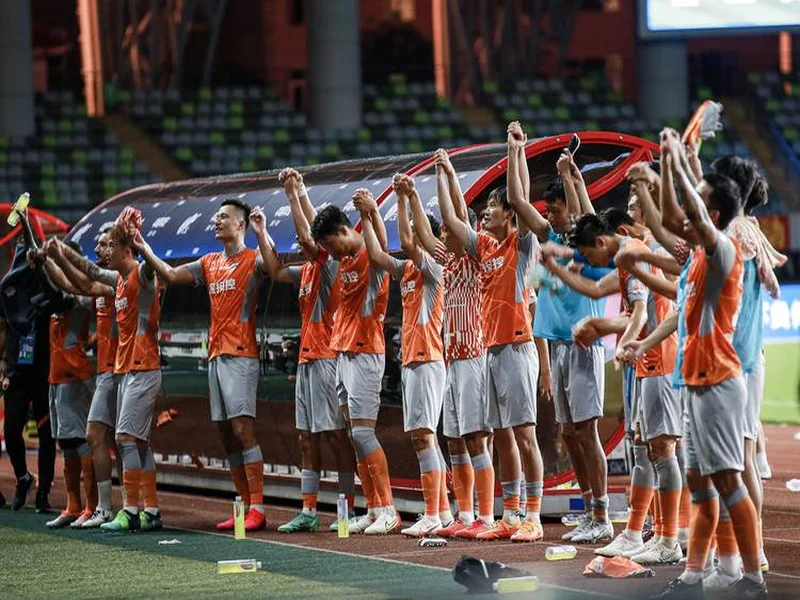 中超-深圳5-2十人三镇 韦斯利、本科维奇分别双响戴伟浚送助攻